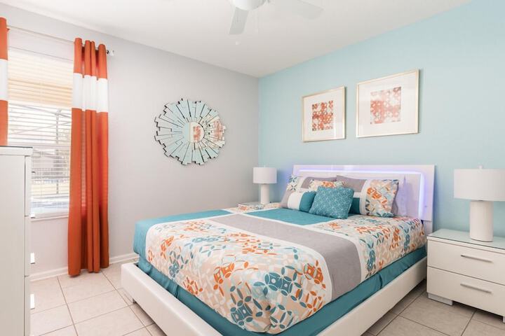 Room 53 of 710