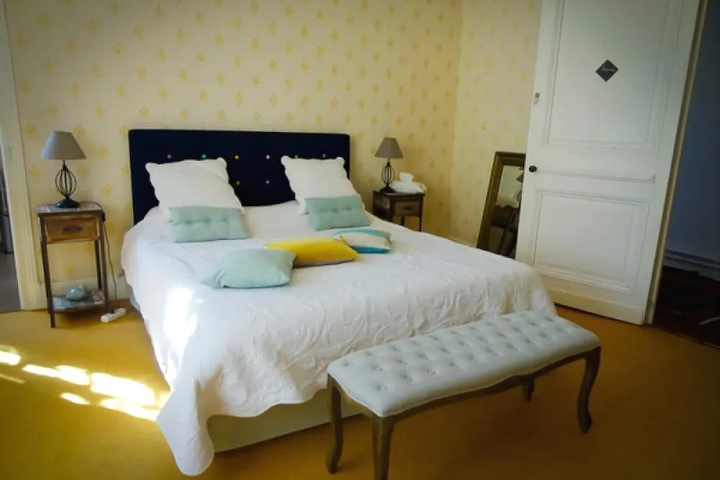 Room 6 of 15