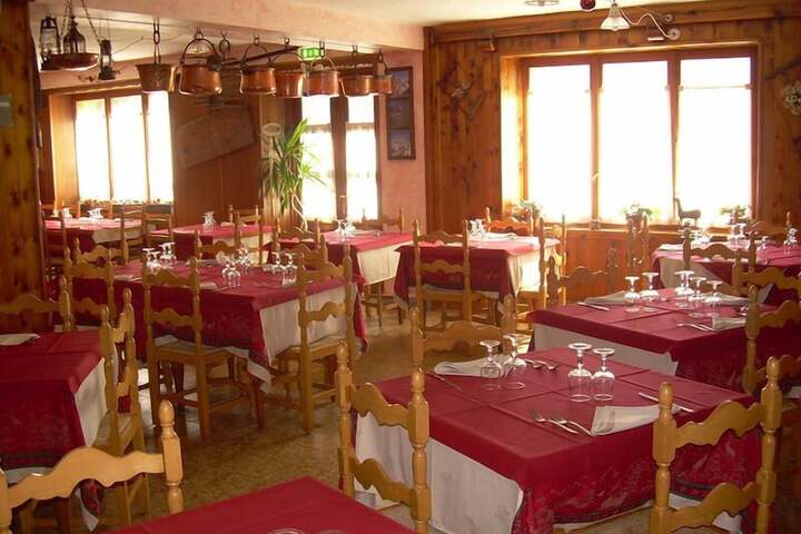 Dining 15 of 17
