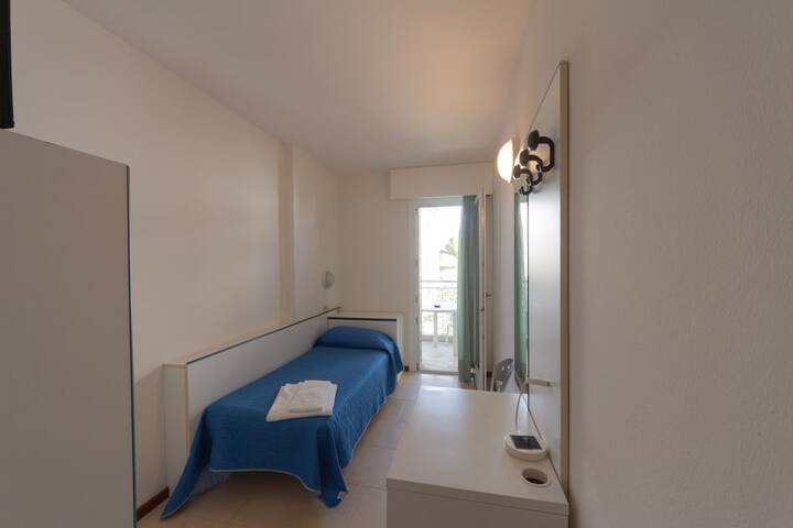 Room 7 of 42