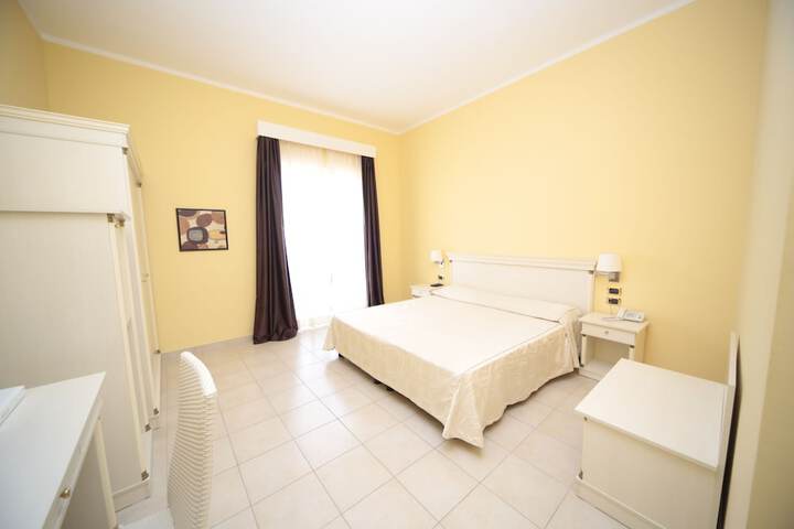 Room 2 of 32