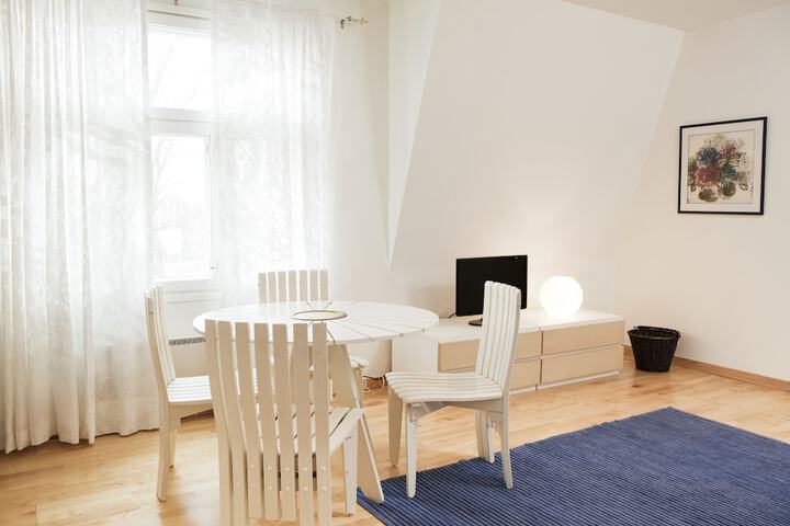 Room 3 of 70