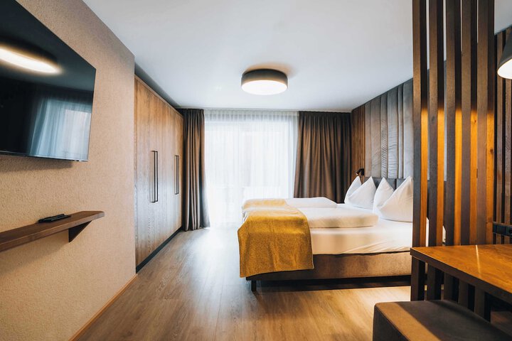 Room 52 of 505