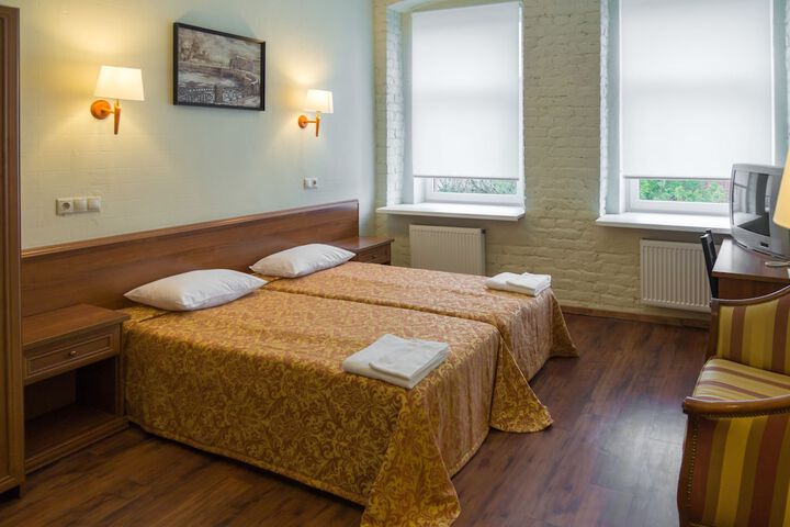 Room 4 of 33