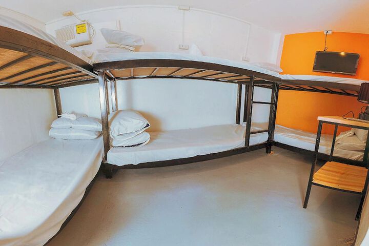 Room 10 of 28