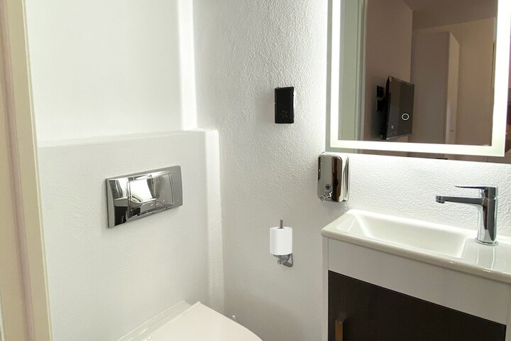 Room 26 of 34