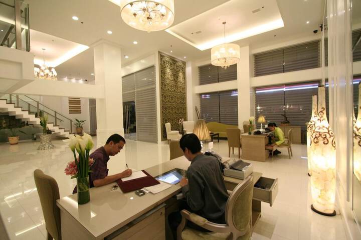 Hotel Lobby
