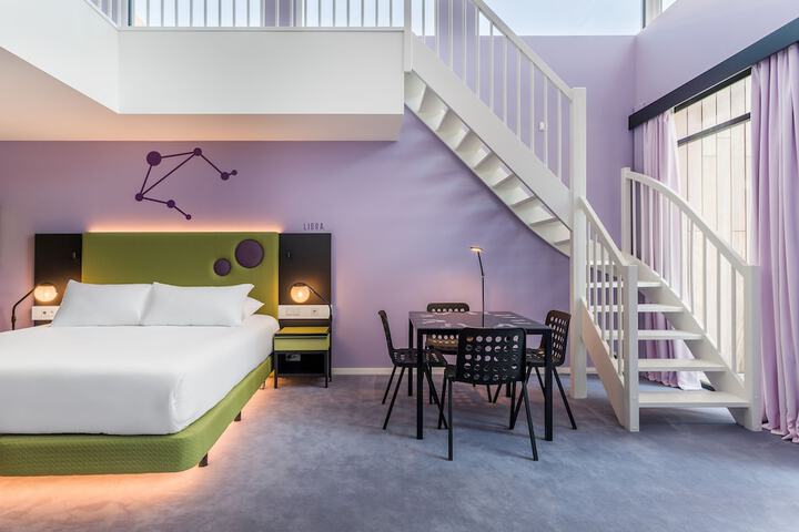 Room 25 of 77