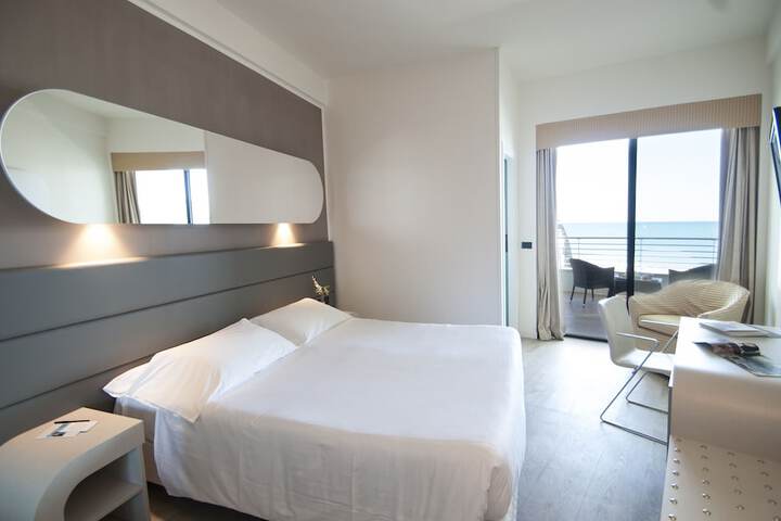 Room 12 of 50