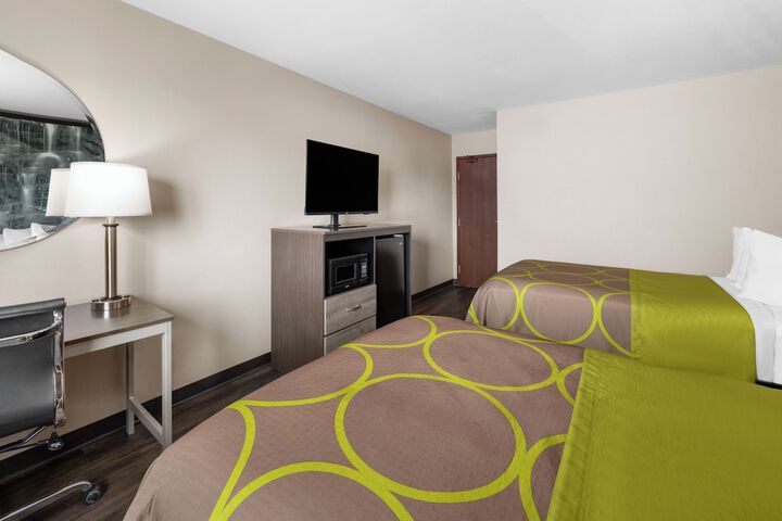 1 Double Bed Accessible Room Roll in Shower with Grab Bars (8 of 14)