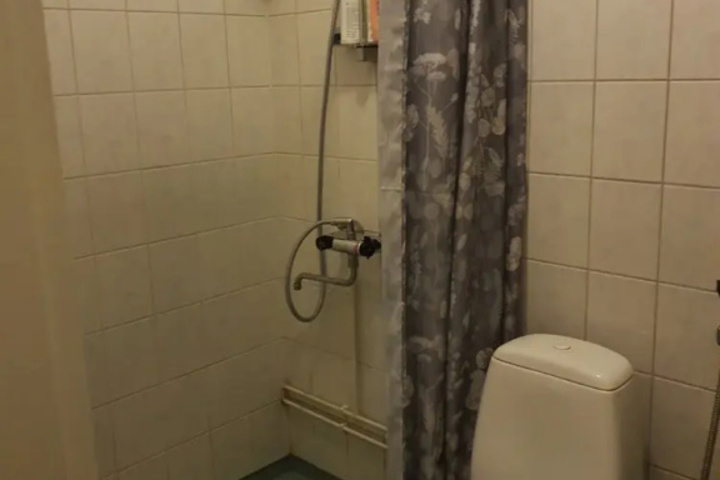 Room 6 of 18