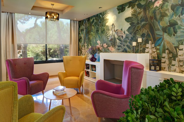 Entrance & Lobby