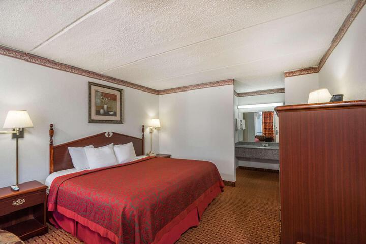 1 King Bed (2 of 4)