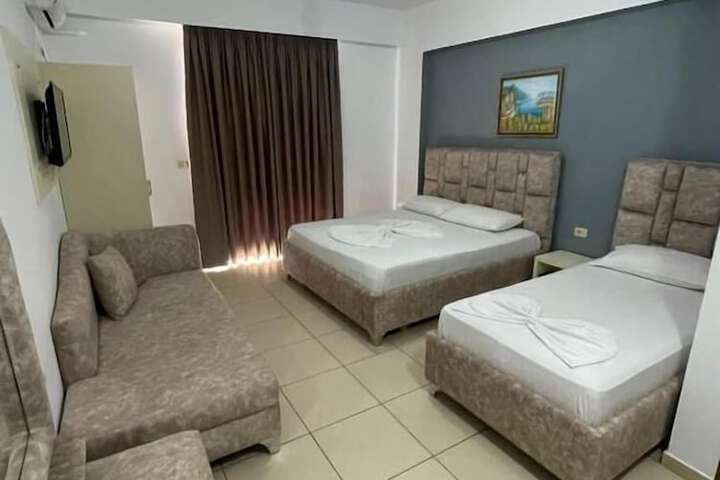 Room 9 of 24