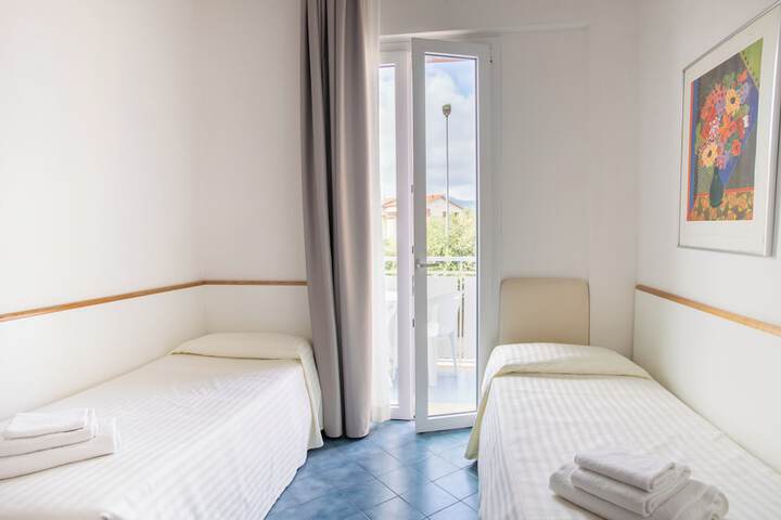 Room 9 of 84
