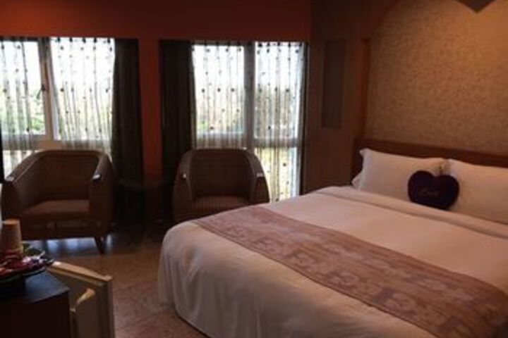 Room 16 of 27