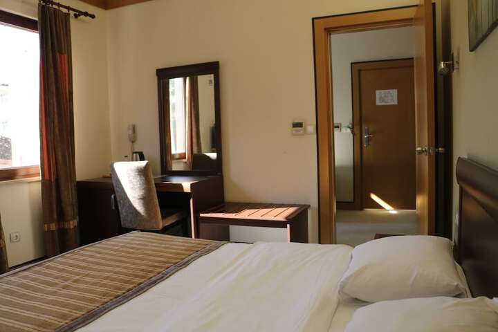 Room 37 of 108