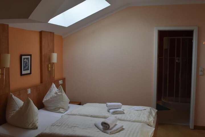 Room 7 of 49