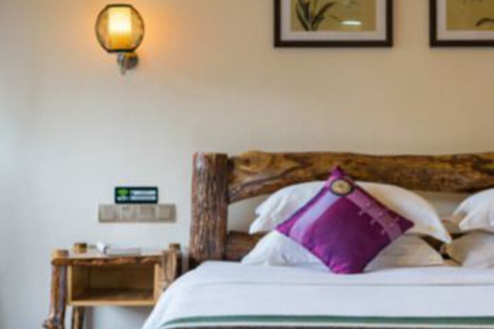 Yulong Riverside Boutique Hotel