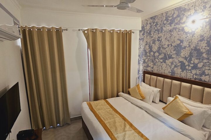 Room 6 of 22