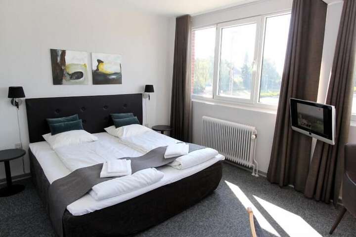 Room 9 of 27