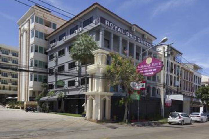 Royal Q & D Suites Hotel