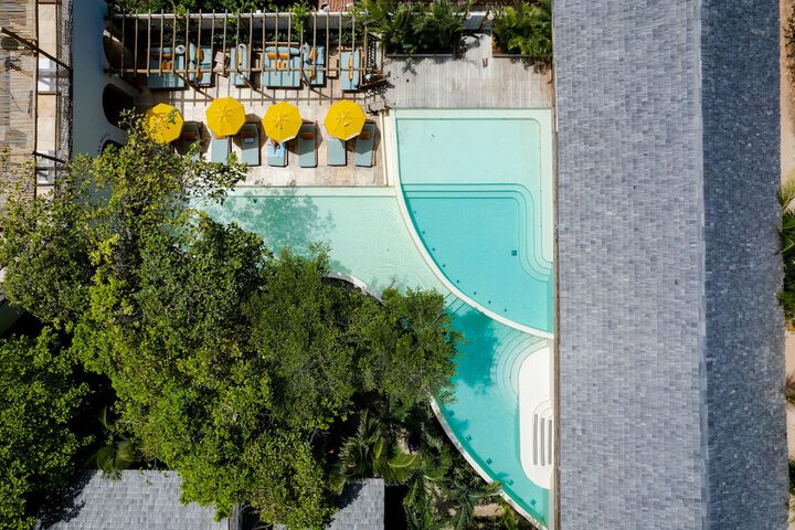 Pool 128 of 262