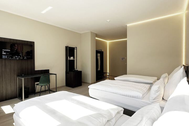 Room 27 of 75