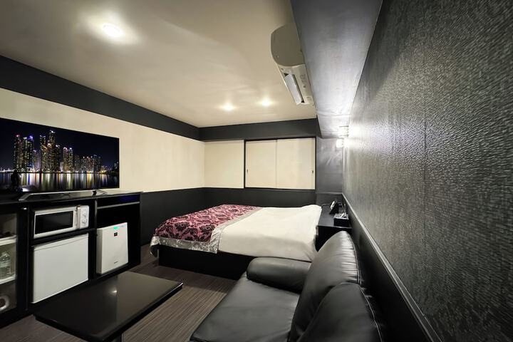 Room 11 of 32