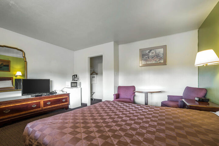Room 19 of 38