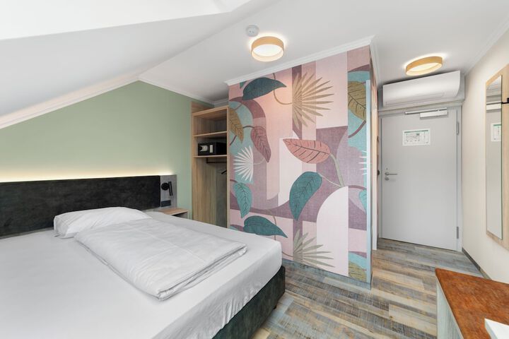 Room 10 of 52