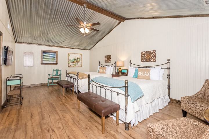 Vineyard Trail Cottages - Adults Only in Fredericksburg, TX
