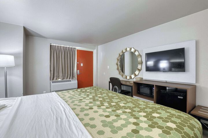 1 King Bed (6 of 14)