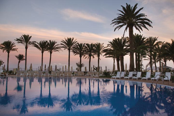 Hotel Pool
