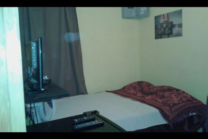 Room 4 of 16