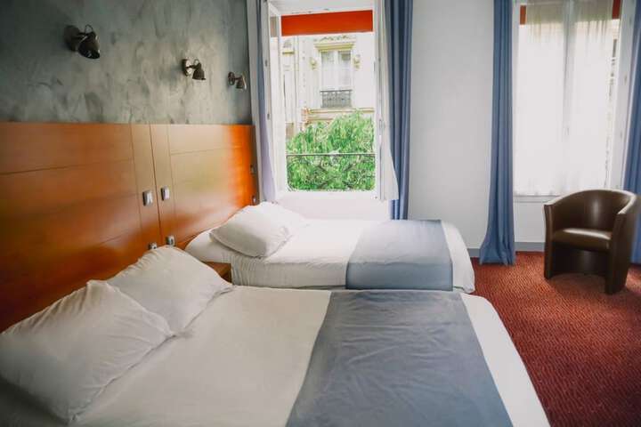 Room 17 of 40