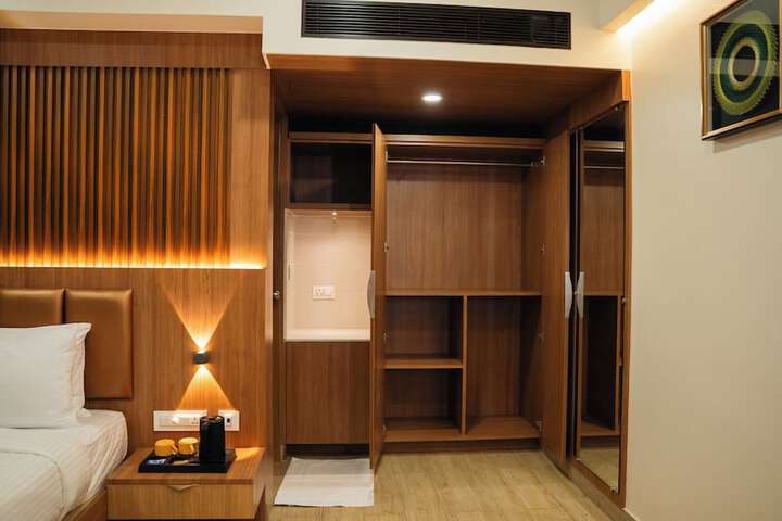 Room 3 of 32