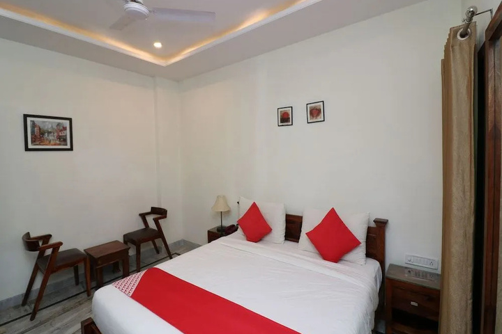 Room 4 of 27
