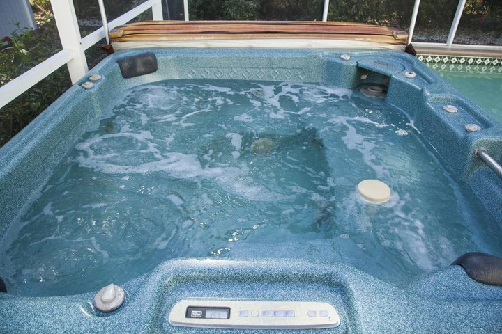 Pool 16 of 25