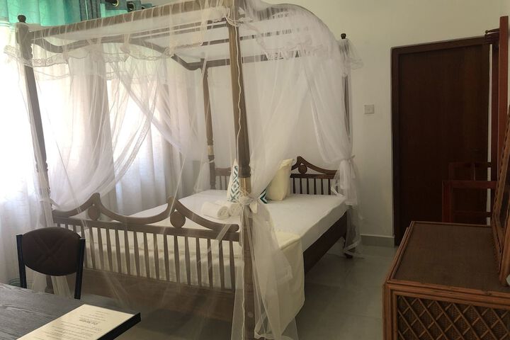 Room 9 of 42