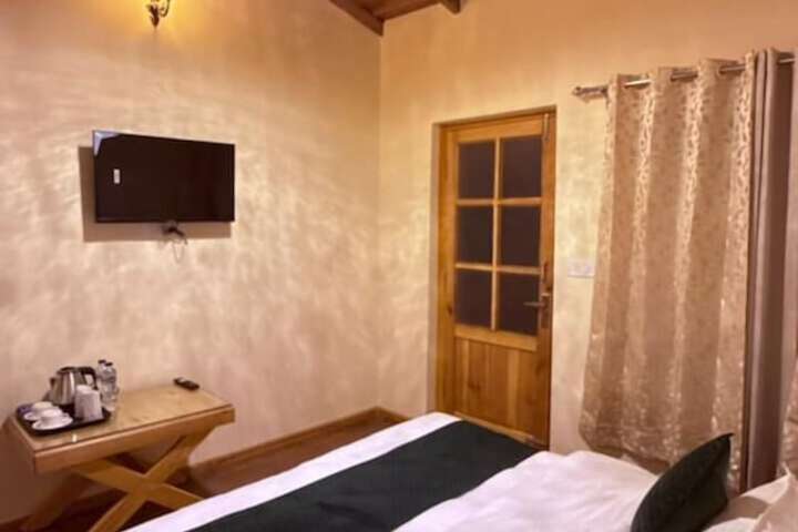Room 13 of 38