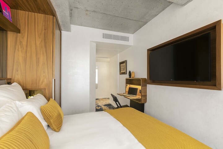 Room 3 of 75