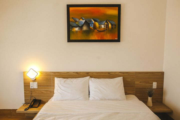 Room 6 of 32