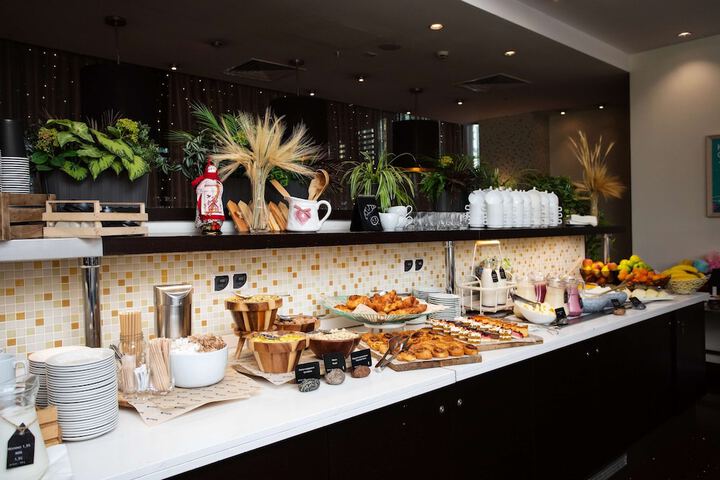 Breakfast/Coffee Service 150 of 228
