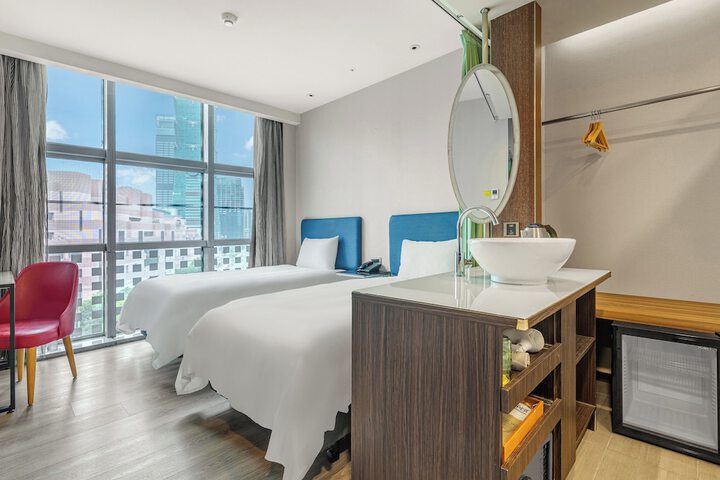 Room 83 of 162