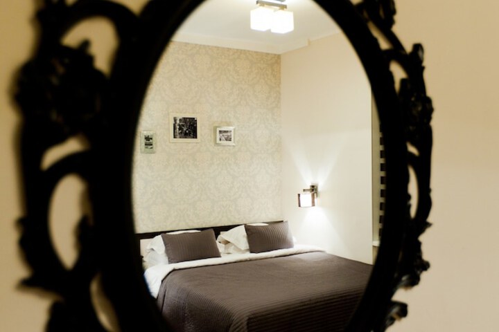 Room 9 of 19