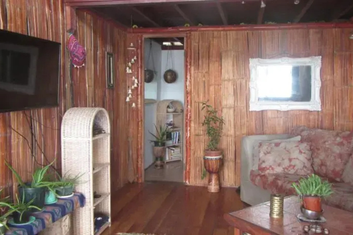 Room 4 of 6