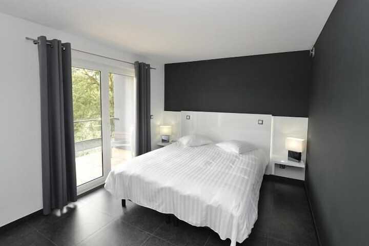 Room 8 of 28