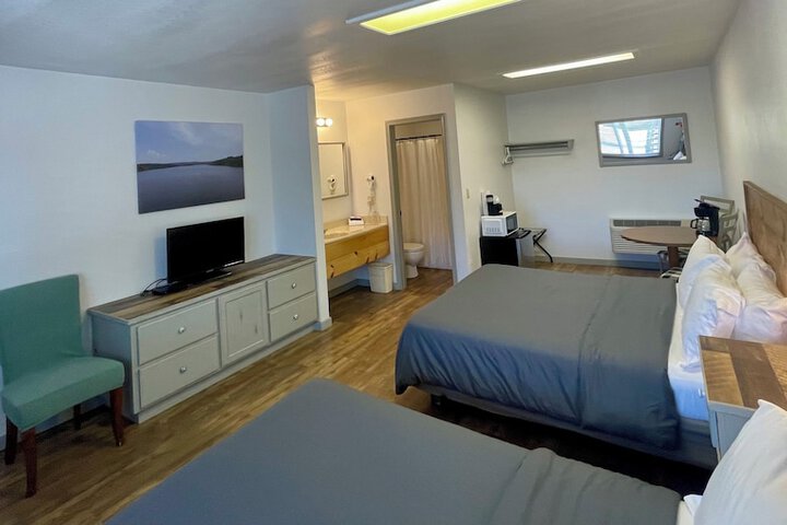 Classic Room 2 Queen Beds (5 of 7)