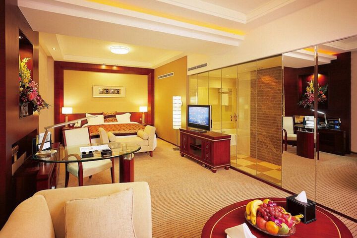 Room 4 of 25